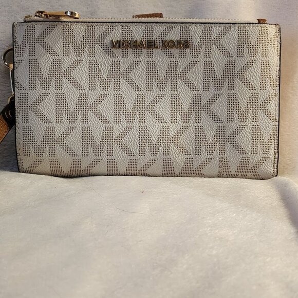 Michael Kors Cream Wristlet - Picture 1 of 7